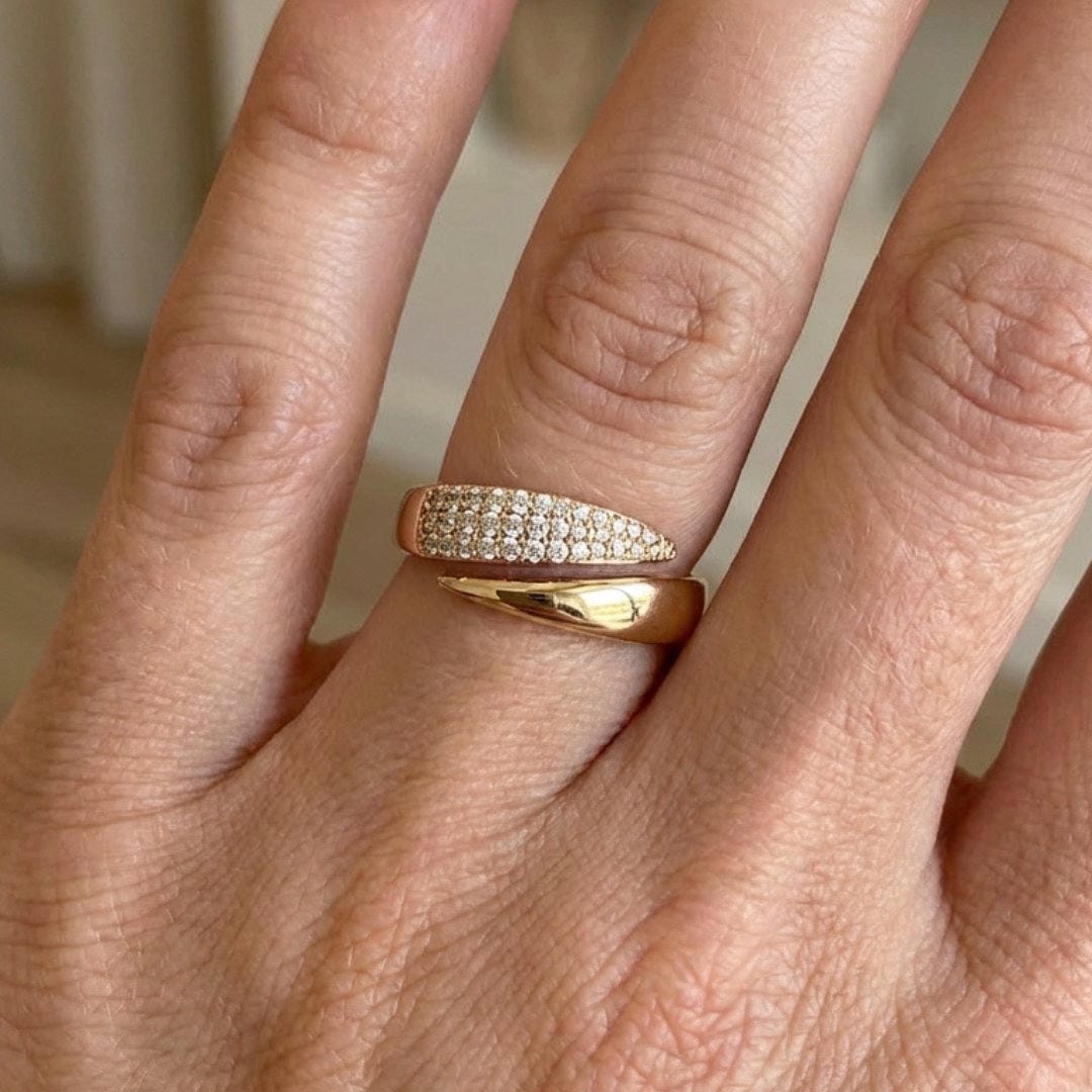 Elegant Intertwined Ring