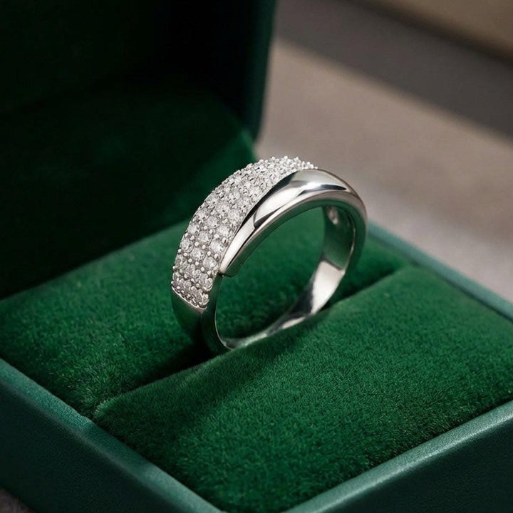 Elegant Intertwined Ring