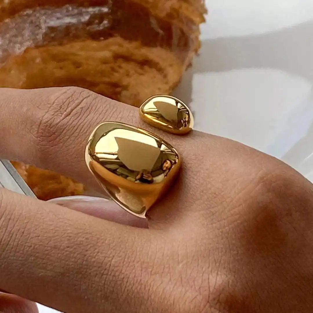 Minimalist Gold Wave Ring