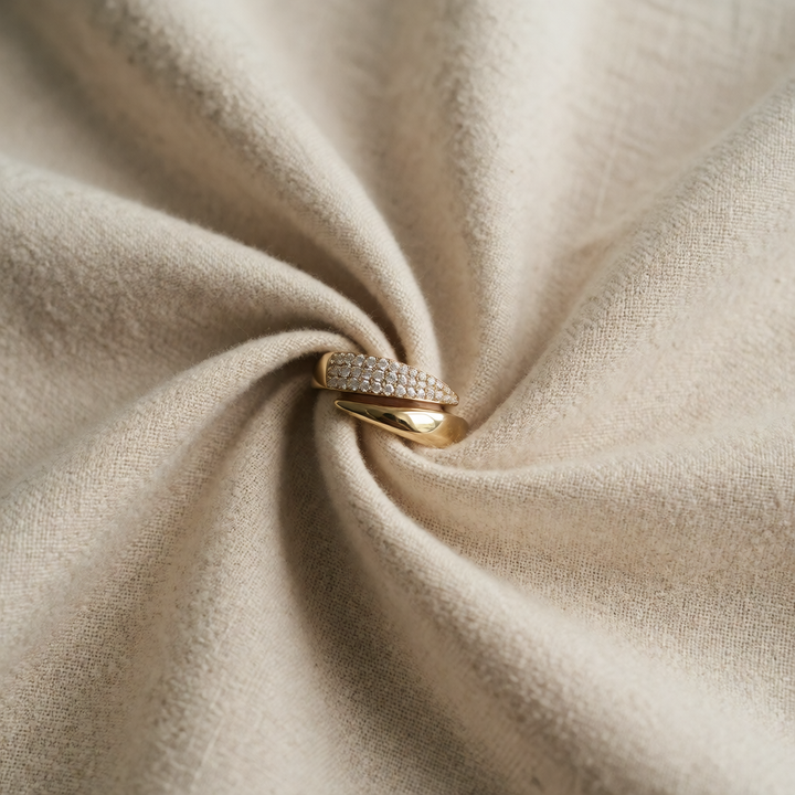 Elegant Intertwined Ring