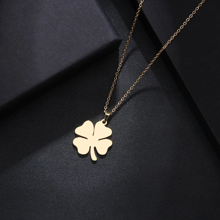 Minimalist Clover Pendant Necklace