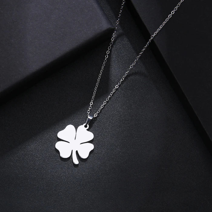 Minimalist Clover Pendant Necklace