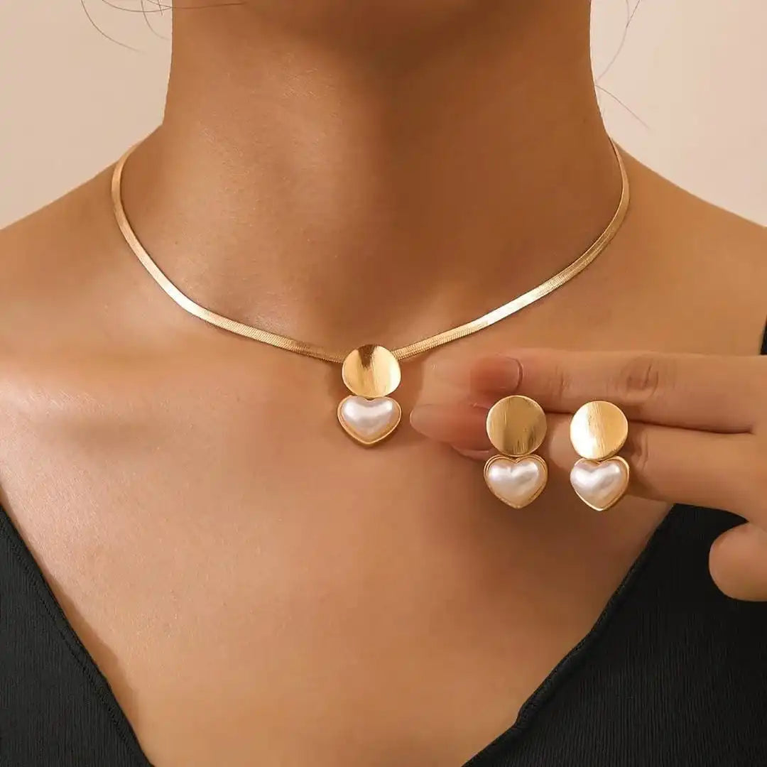 Retro Gold Heart Necklace and Earrings Set