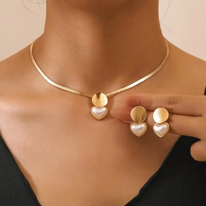 Retro Gold Heart Necklace and Earrings Set
